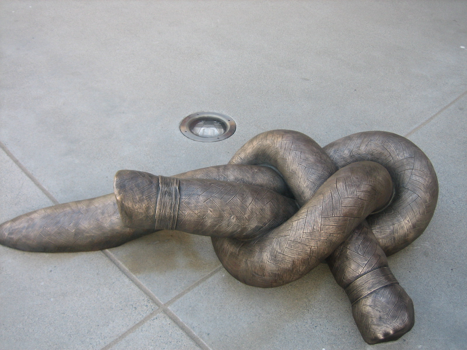 knots in bronze